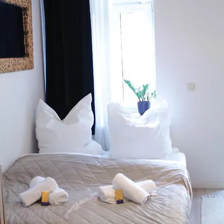 Apartment Boho Traum Fur 4 Inkl Balkon Und Parkplatz Leipzig